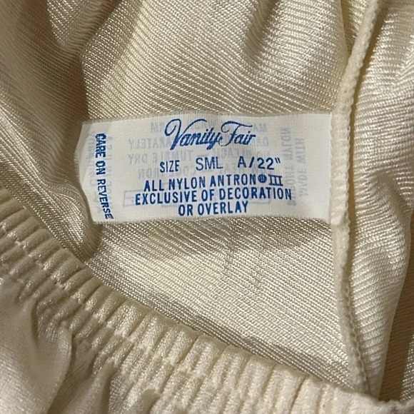 Vintage Vanity Fair Women’s Nylon Ivory Half Slip Size Small - Picture 3 of 4